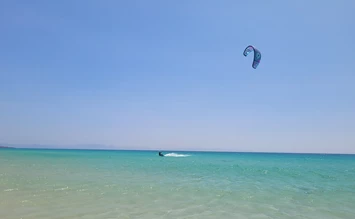 Imparare il kitesurf è facile: come trovare la tua prima scuola - KITE-UNITE.COM