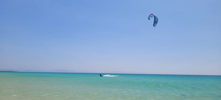 Imparare il kitesurf è facile: come trovare la tua prima scuola - KITE-UNITE.COM