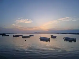 Sonnenuntergang und Boote