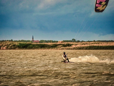 Kitesurf: LOOP IN - Surf & Kiteschule Dierhagen