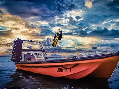 Kitesurf: LOOP IN - Surf & Kiteschule Dierhagen