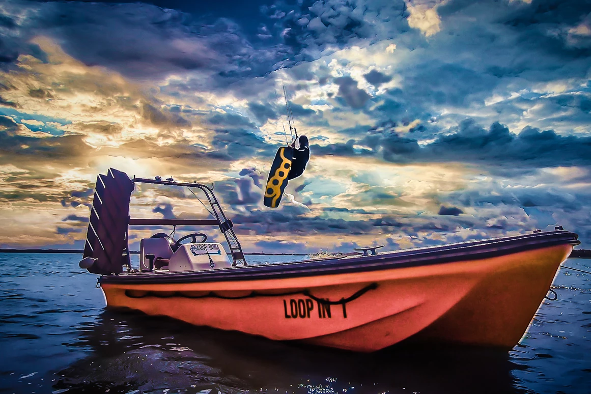 Kitesurf: LOOP IN - Surf & Kiteschule Dierhagen