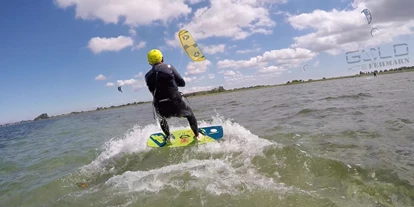 Kite school - Saisonzeiten: Juli - Schleswig-Holstein - Gold kite fehmarn kitekurs - Goldkite Fehmarn