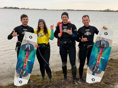 Kitesurf: Kitemonkey Kiteschule Fehmarn Kitesurfkurse - Kitemonkey Kiteschule Fehmarn - Kitesurfen und Wing Foilen auf der Ostsee lernen