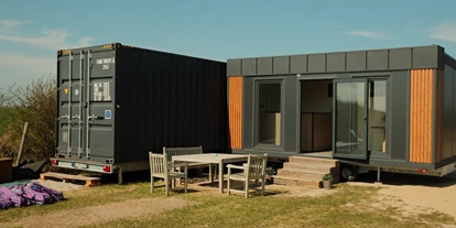 Kite school - Saisonzeiten: Juli - Schleswig-Holstein - Office & Wassersport Center - Primesurf Fehmarn - Cafe & Bistro / Kitesurfschule und Wingfoilcenter